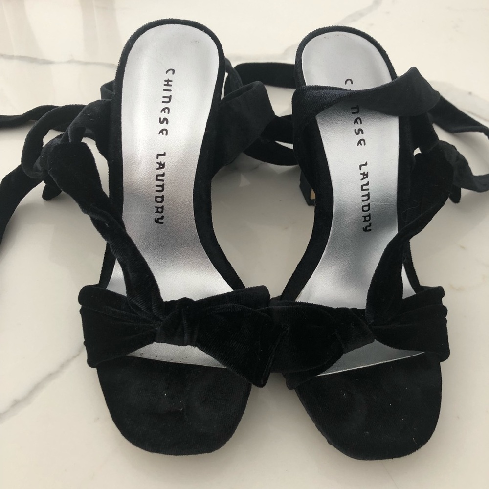 Velvet lace up sandals with bow